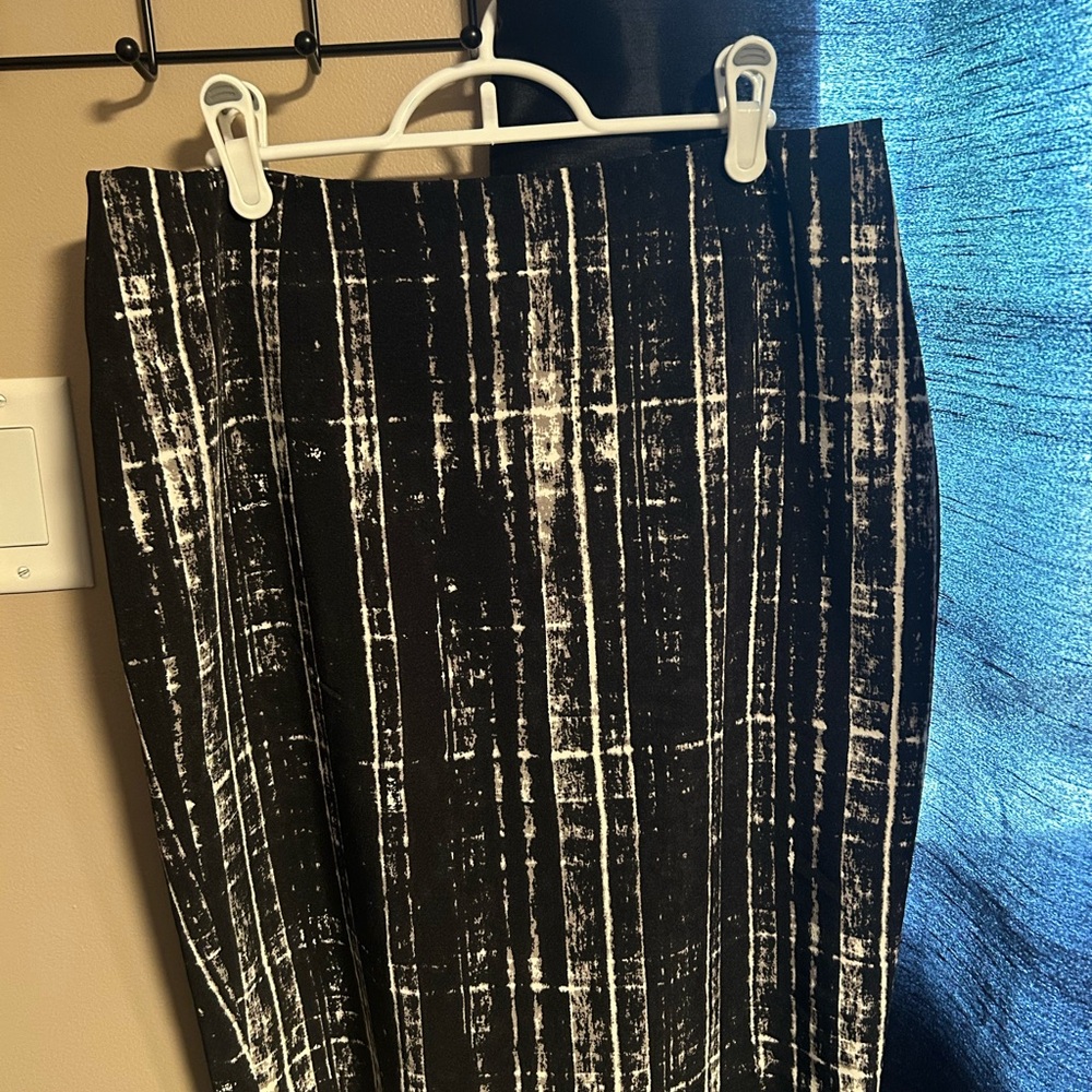 Ricki's Black and White Abstract Midi Skirt